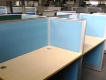 12月新入120套0.9x0.6m屏風辦公桌甩賣中，上海辦公用品超值優惠